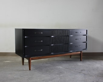 SOLD**Mid Century Modern Dresser in Black and Wood//MCM Media Console//Vintage Credenza//Refinished Buffet