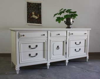 SOLD**Vintage Mid Century Credenza in Taupe//Off White Traditional Sideboard