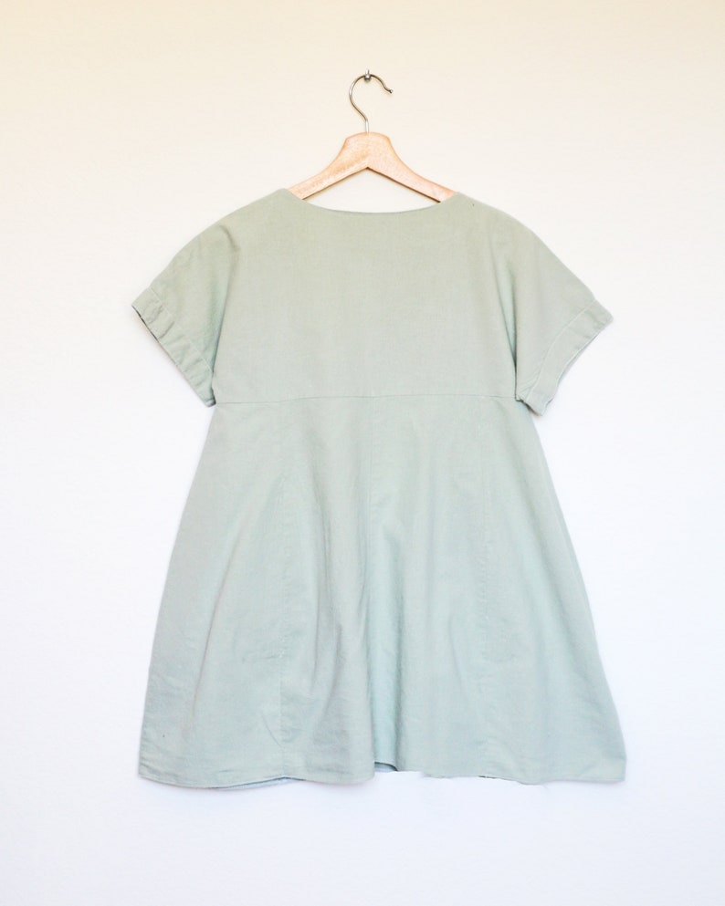 WEEKEND Dress loose wide fit cotton linen dress in light mint green. Trapeze flowy shift dress with pockets image 3