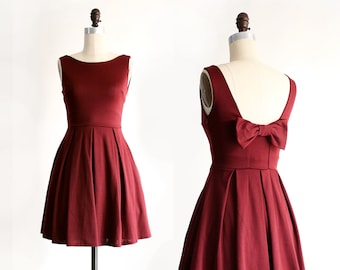 JANUAR | weinrotes Brautjungfernkleid mit Schleife + Taschen. 1960er Jahre Partykleid Retro vintage style beerenrot. formelle Abschlussball Heimkehr