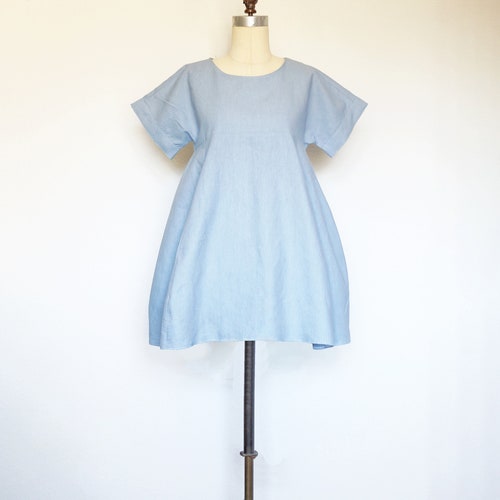WEEKEND Dress - loose wide fit shops cotton linen dress in light peach nude. Trapeze flowy shift dress with pockets