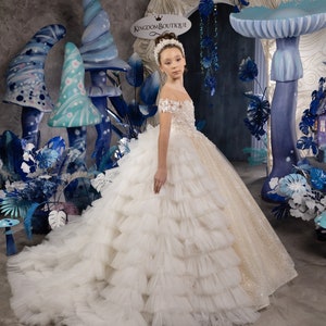 Blumenmädchen Kleid, Tüll Blumenmädchen Kleid, Blumenmädchen Kleid aus Spitze, Elfenbein Blumenmädchen Kleid, Erstkommunion Kleid, Junior Brautjungfer Kleid