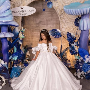 Blumenmädchen Kleid, Tüll Blumenmädchen Kleid, Blumenmädchen Kleid aus Spitze, Elfenbein Blumenmädchen Kleid, Erstkommunion Kleid, Junior Brautjungfer Kleid