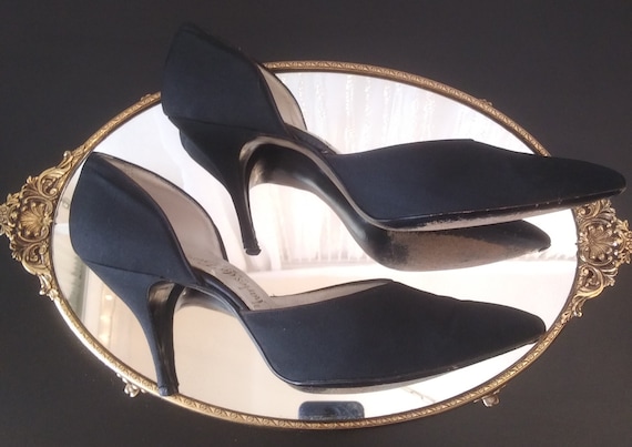 Vintage 1950's/1960's Black Pumps w/ Kitten Heels… - image 1