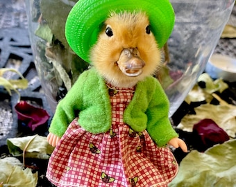 Muñeca de mariquita disecada