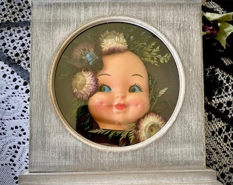 Reloj con esfera de muñeca antigua y abeja carpintera azul