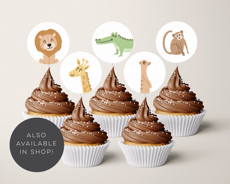 Pode incluir: Seis cupcakes de chocolate com cobertura branca e granulado, coroados com toppers redondos de papel para cupcakes que representam animais: um le&atilde;o, uma girafa, um crocodilo, um suricato e um macaco. O texto "ALSO AVAILABLE IN SHOP!" est&aacute; em um c&iacute;rculo preto.