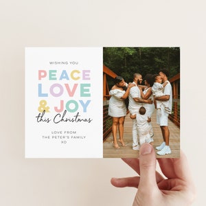 Cartão de Natal com foto arco-íris, cartão de Natal colorido, cartão pastel moderno, modelo de cartão de férias divertido, cartão de Natal editável, cartão personalizado
