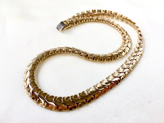 Vintage 80s Champagne Gold Flat Omega Chain Choker,Statement Necklace,Pale Gold Domed Chain Collar,Power Dressing,Wide Omega Choker,Runway View 3