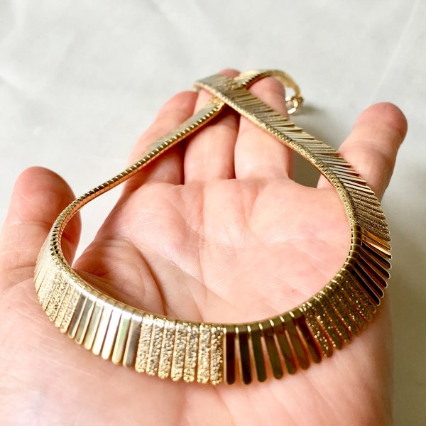 Vintage 80s Modernist Cleopatra Gold Choker,MOD Cleopatra Necklace,Minimalist Sunburst Collar Necklace,Statement Necklace,Gold Tone Choker