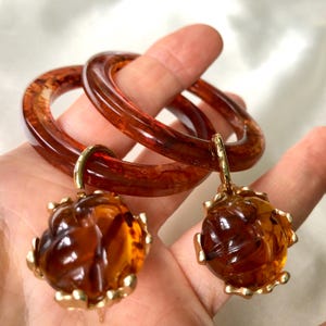 Vintage 80s Big Root Beer Lucite Tube Hoops with Sculptured Matte Gold Studs,Tortoiseshell Lucite Earrings,Statement Jewelry,Haute Couture