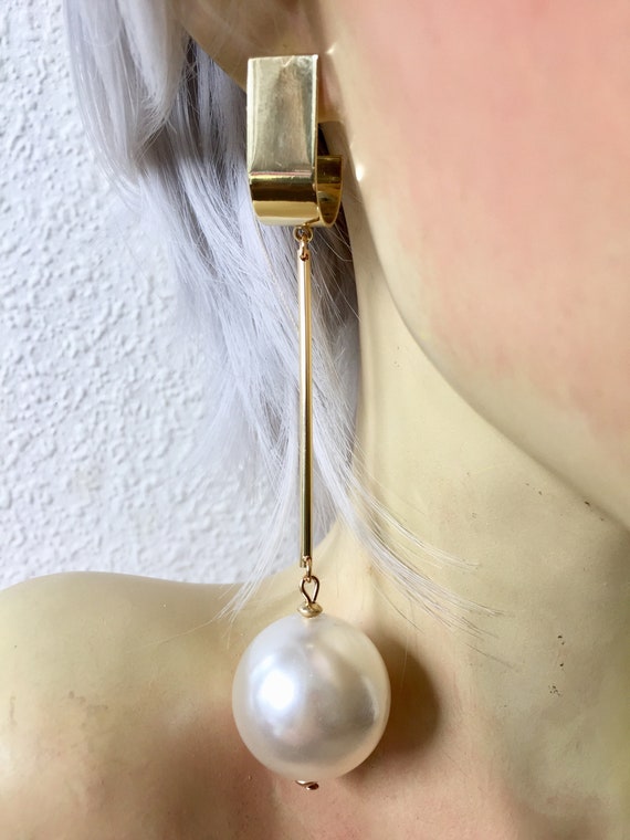 Vintage 80s Giant Off White Pearls and Gold Bars … - image 2