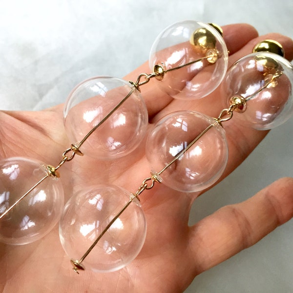 Vintage 80s Extra Long Triple Glass Bubbles y Gold Tone Button Clip en pendiente, pendientes de declaración, pendientes modernistas, colgantes de la era espacial