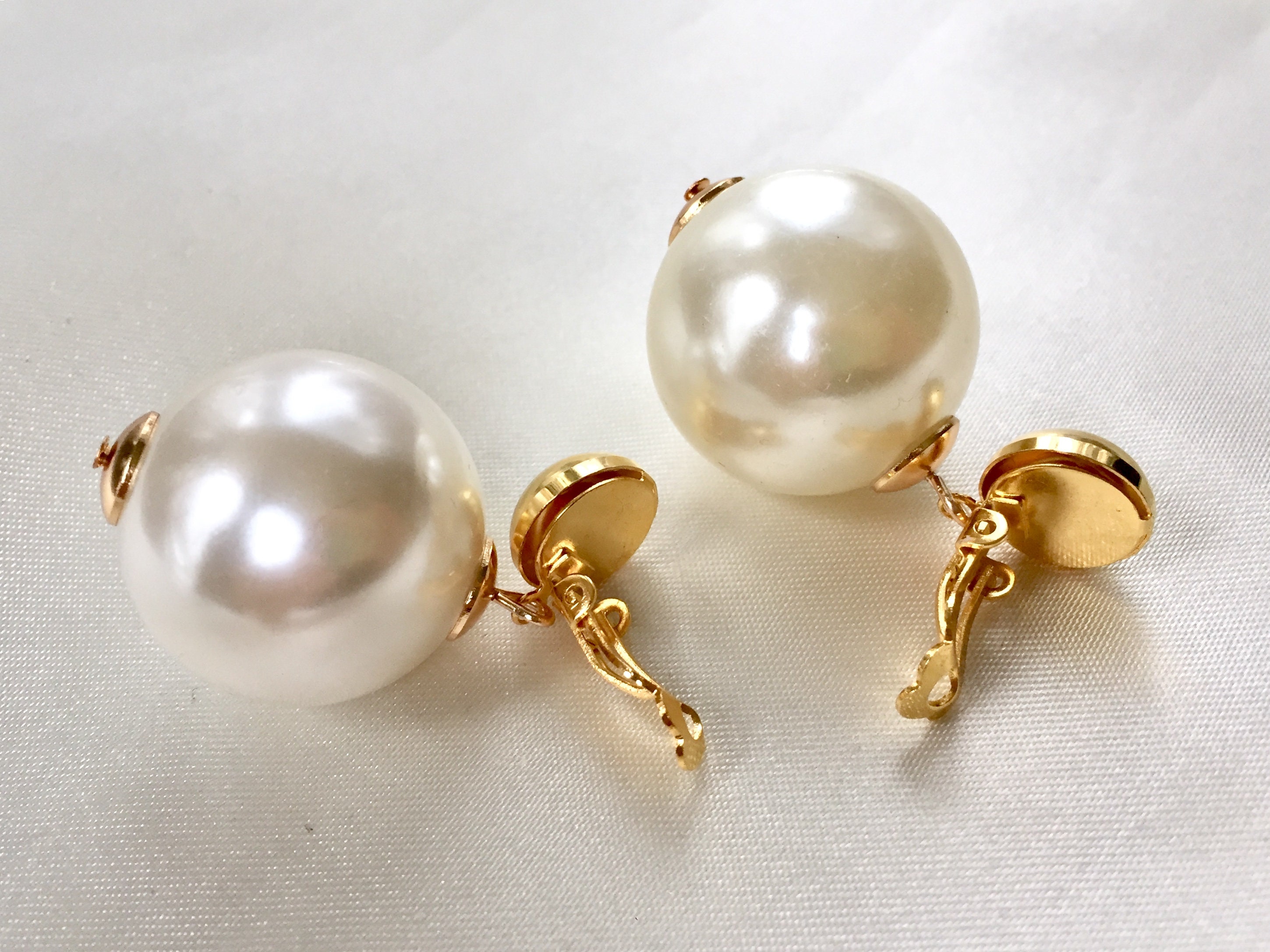 Vintage 80s Giant Off-white Pearls and Gold Button Clip on