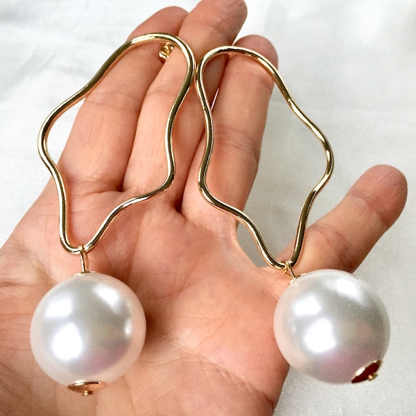Vintage 80s Extra Long Gold Plated Elongated Hoop Studs with Giant White Pearl Dangles,Statement Earrings,Shoulder Dusters,Runway 2023,Italy