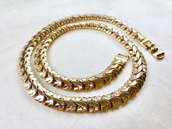 Vintage 80s Champagne Gold Flat Omega Chain Choker,Statement Necklace,Pale Gold Domed Chain Collar,Power Dressing,Wide Omega Choker,Runway View 5