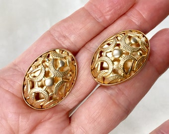 Vintage 80s Oval Etruscan Gold Open Work Cage Clip On Earrings,Statement Earrings,Matte Gold Tone Domed Textured Open Work Clip On,Runway