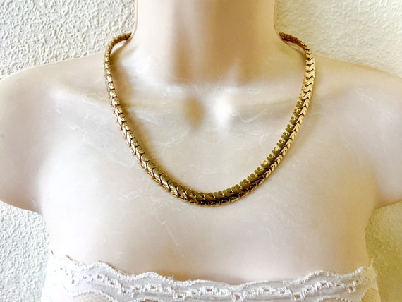 Vintage 80s Champagne Gold Flat Omega Chain Choker,Statement Necklace,Pale Gold Domed Chain Collar,Power Dressing,Wide Omega Choker,Runway View 4