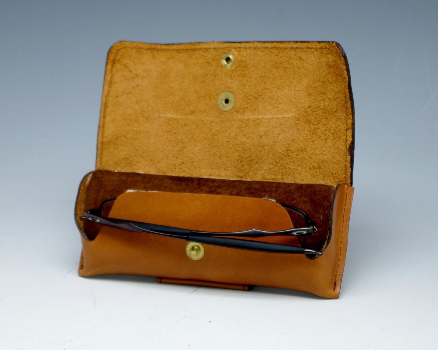 Hard leather eyeglass case Light Brown