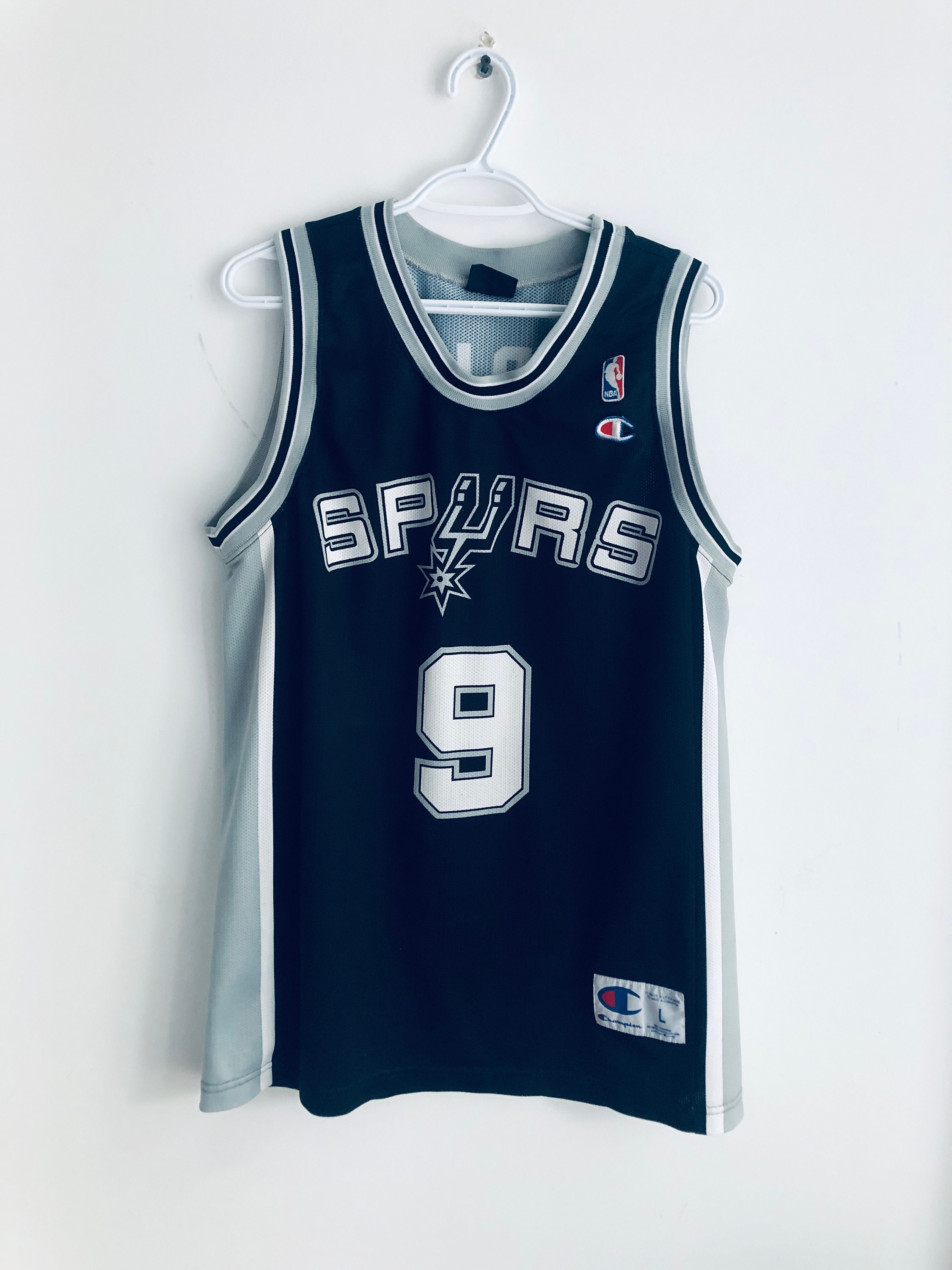 Un maillot commun pour l'ASVEL et l'OL, par adidas