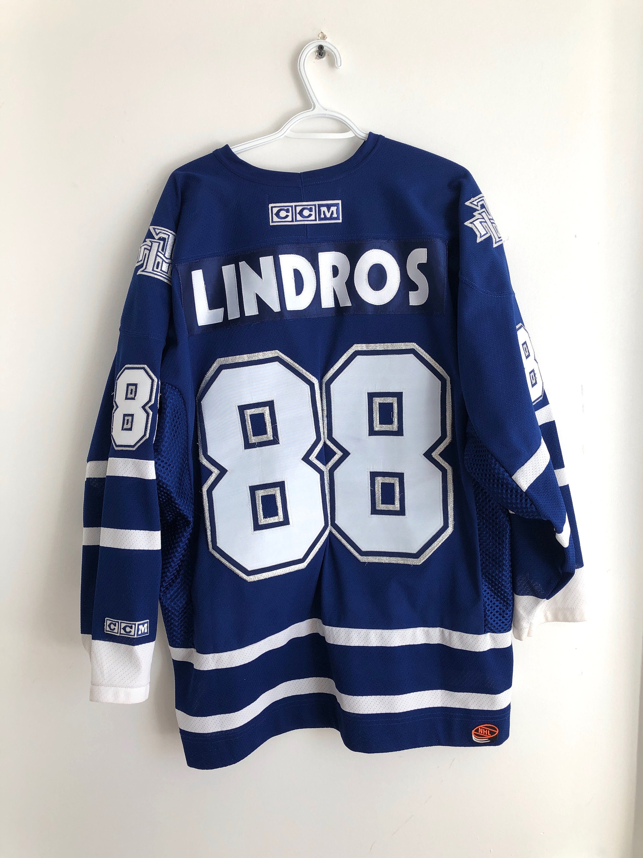 eric lindros leafs jersey