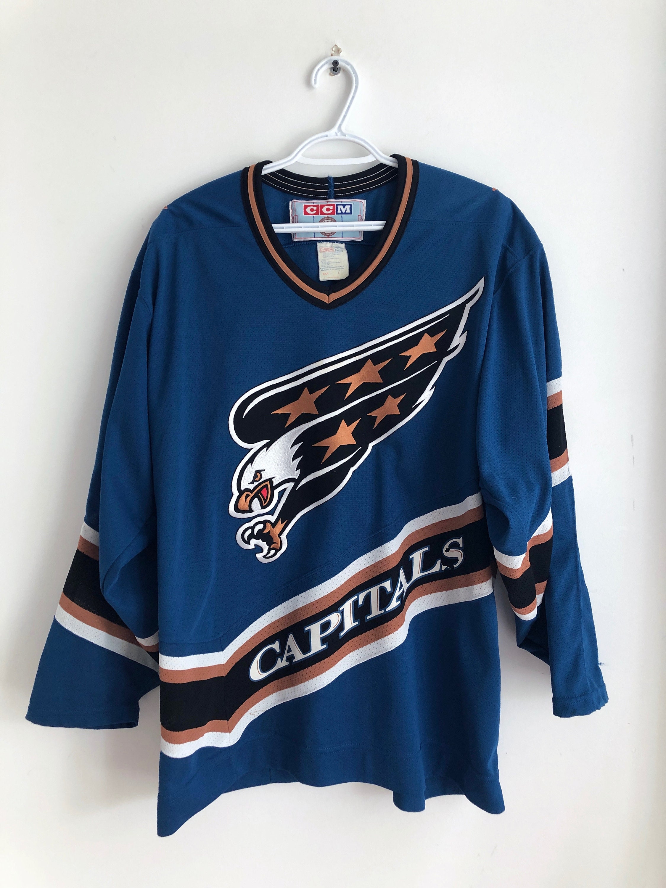 Washington Capitals expected to bring back Screaming Eagle as alternate  jersey : r/hockey