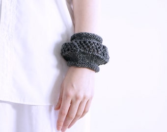 PDF Knitting Pattern - LANTERN -  3D knitted cuff