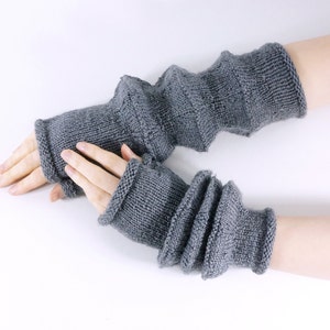 PDF Knitting Pattern Stratosphere convertible knit hand warmers image 2