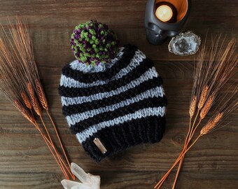 Gorro holgado de Beetlejuice // Stitch Witchery Co., para mujer, hombre y unisex, gorro de punto, otoño, temporada, Beetlejuice, Halloween, rayas
