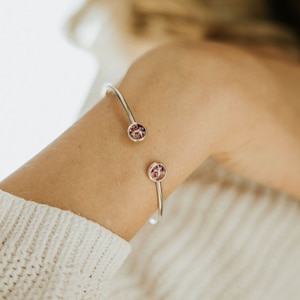 Bracelet fleur double cercle souvenir commémoratif : pétales de fleurs de mariage, enterrement, baptême, douche, anniversaire, naissance, occasion spéciale
