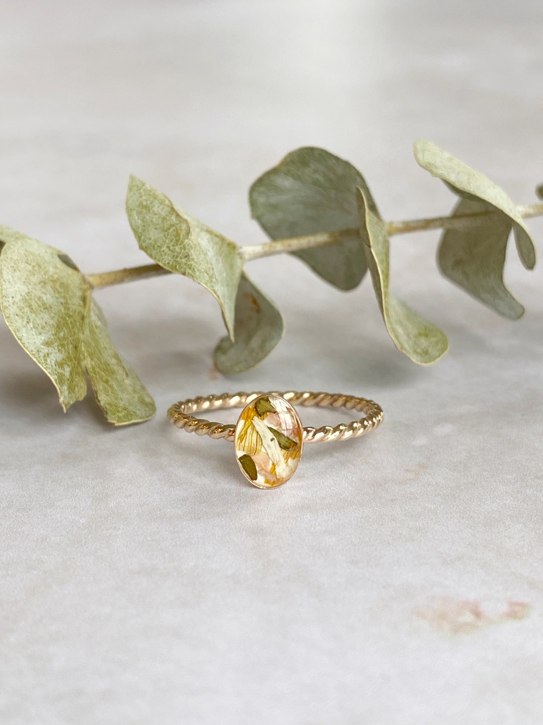 Flower Petal Memorial Ring: Gold Filled Oval Keepsake - 8 US, Twisted Band
