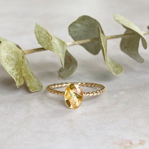 Flower Memorial Gold Dainty Oval Ring 8x6mm:Flower Petals from Wedding, Funeral, Baptism, Anniversary, Birth, Special Occasion