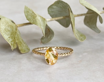 Flower Memorial Gold Dainty Oval Ring 8x6mm:Flower Petals from Wedding, Funeral, Baptism, Anniversary, Birth, Special Occasion