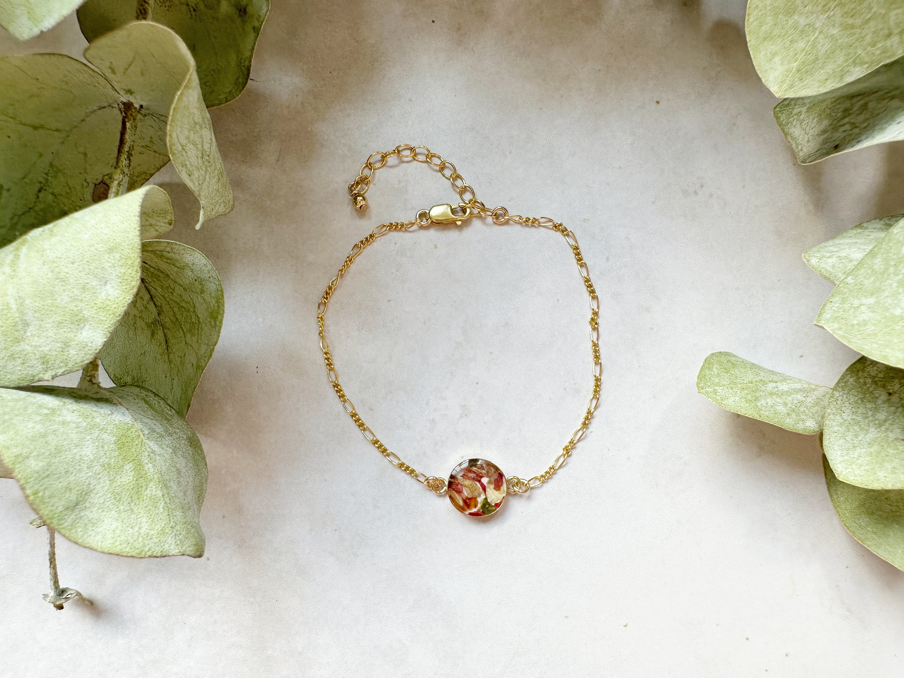 Flower Memorial Gold Circle Link Bracelet:Flower Petals from Wedding, Funeral, Baptism, Shower, Anniversary, Birth, Special Occasion