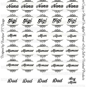 Puede incluir: Una hoja de pegatinas circulares de 16 mm con varios nombres en una fuente decorativa. Los nombres incluyen: Gamma, Gam, Nana, Gigi, Mamá, Mamaw, Memaw, Papá, Hijo y Niño Mamá.