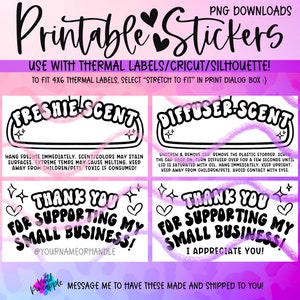 Puede incluir: Pegatinas imprimibles para etiquetas térmicas, Cricut o Silhouette. Dos pegatinas muestran el texto "Freshie Scent" y "Diffuser Scent" con instrucciones de uso. Dos pegatinas dicen "¡Gracias por apoyar mi pequeño negocio!" con una que incluye el texto "@yournameorhandle" y la otra que dice "¡Te lo agradezco!"