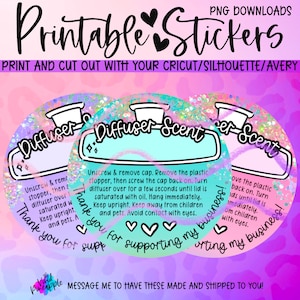 Könnte beinhalten: Drei bedruckbare Aufkleber-Designs mit Glitzer-Hintergrund. Jeder Aufkleber zeigt eine Diffuserflasche mit dem Text "Diffuser Scent" und Anweisungen zur Verwendung des Diffusers. Der Text "Vielen Dank für die Unterstützung meines Geschäfts!" ist auf jedem Aufkleber enthalten.