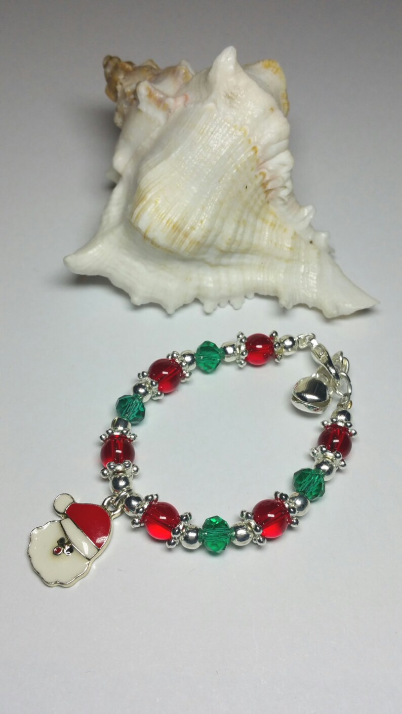 Handmade Costume Jewellery Kids Red Green Glass Beaded Bracelet Girls Santa Claus Charm Bracelet Christmas Jewellery Stocking Filler
