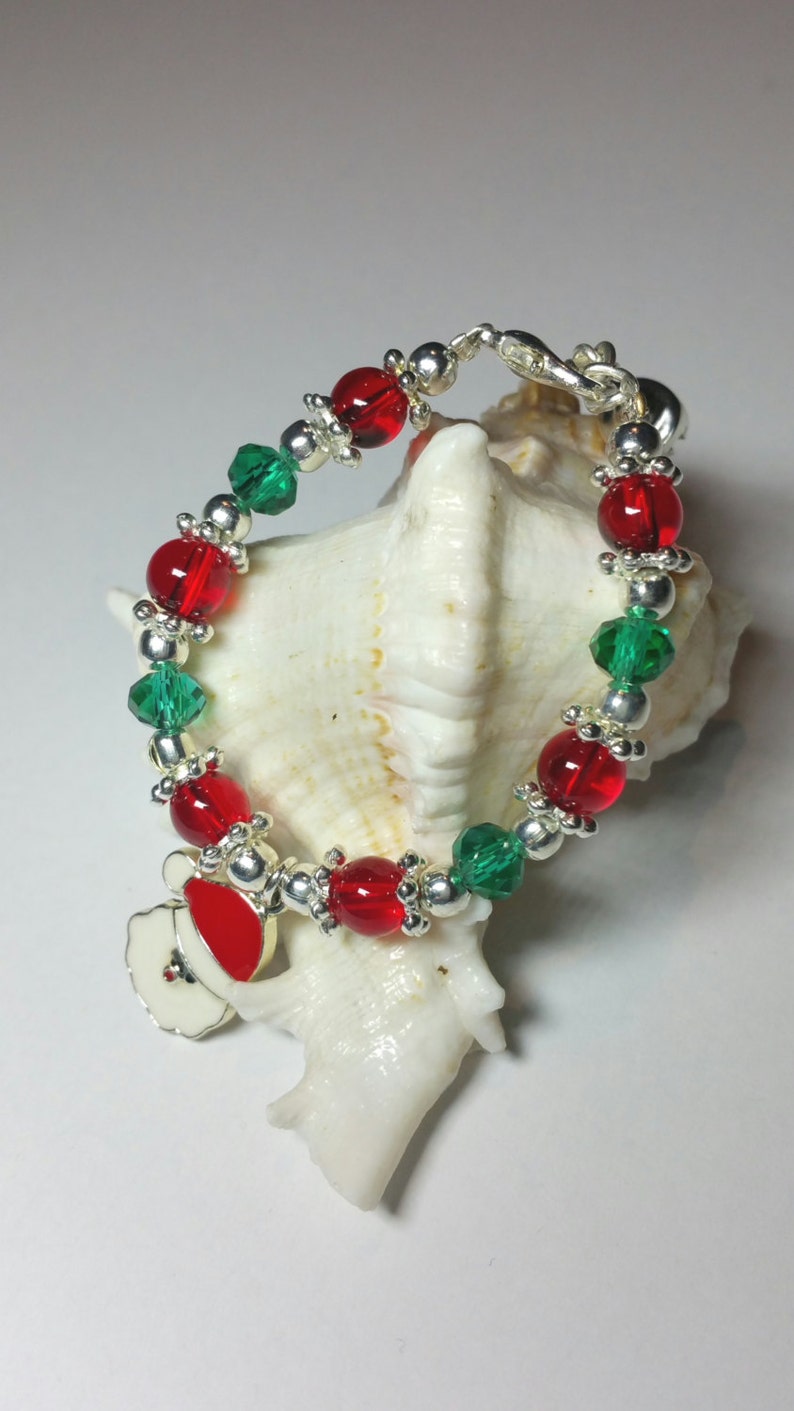 Handmade Costume Jewellery Kids Red Green Glass Beaded Bracelet Girls Santa Claus Charm Bracelet Christmas Jewellery Stocking Filler