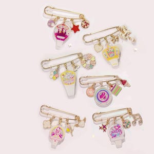 韓国ファン向けグッズバッグ - K-POPガールズグループのピンバッジ/ブローチ/IVE AESPA ((G)I-DLE) TWICEのピンバッジ - コンサートバッグ用ピンバッジ - K-POPロゴピンバッジ