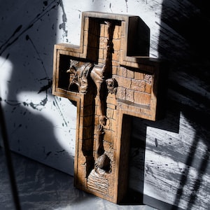 Cruz de pared de madera del Salvador Jesús - Todos los tamaños - Decoración religiosa de madera - Arte cristiano decoración del hogar LIBRE DE IMPUESTOS