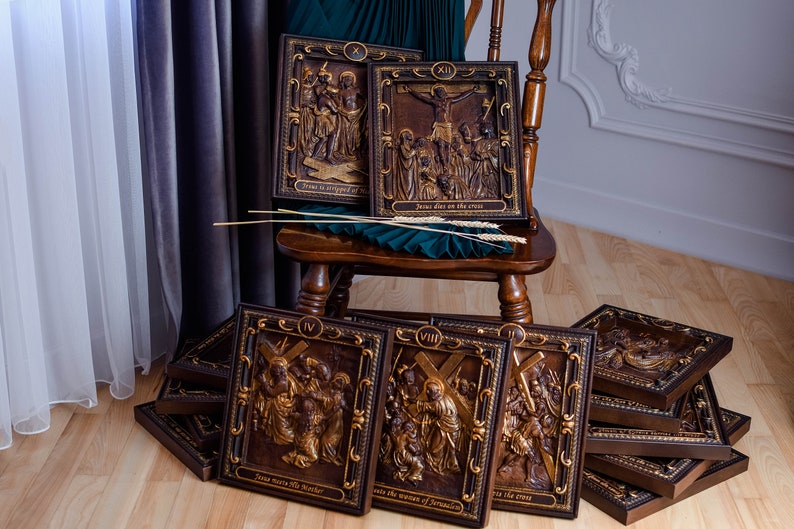 Een set van 14 houten staties van de kruisweg in verschillende - Etsy
