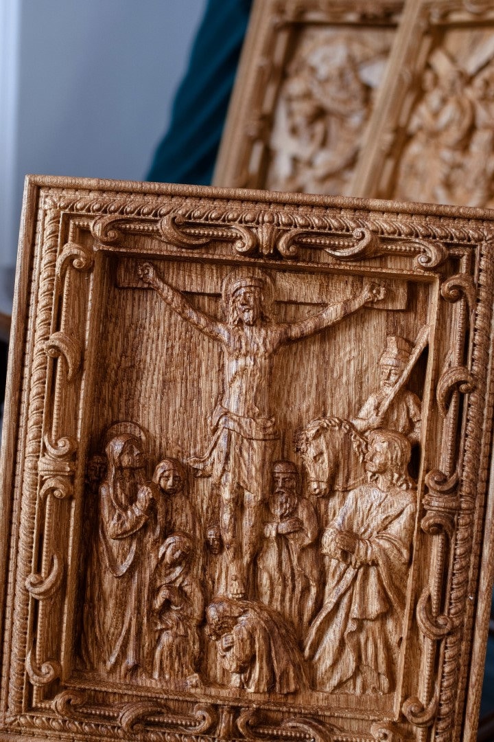 アンティーク雑貨 Antique Wooden Religious Icon Oak Wood Carving: 12th Station of the Cross - Religious Icon - Etsy