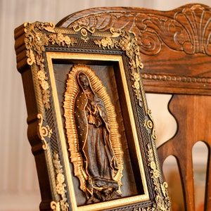 Estatua de Nuestra Señora de Guadalupe, arte mural tallado en madera - Decoración religiosa para el hogar de la Virgen María de Guadalupe - Grabado personal