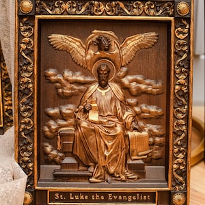 Lucas, o Evangelista Quatro Evangelhos Ícone esculpido em madeira Presente gravado Arte para pendurar na parede Presente de madeira Tela de madeira