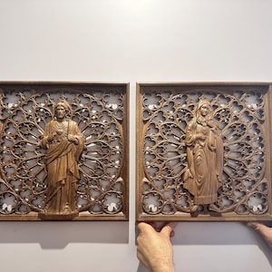 Estatua de madera del Sagrado Corazón de Jesús: Arte mural cristiano intrincadamente tallado. imagen 8