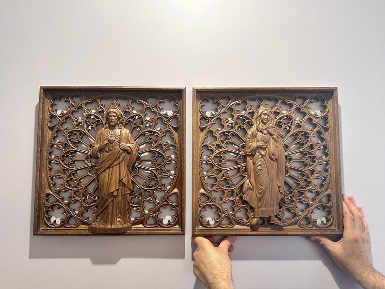 Estatua de madera del Sagrado Corazón de Jesús: Arte mural cristiano intrincadamente tallado. imagen 8