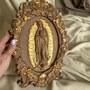 Notre-Dame de Guadalupe en bois massif naturel - 23 x 33 cm - Art mural religieux catholique représentant la Vierge Marie Idées cadeaux pour femme