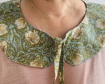 Peter Pan Collar in William Morris Pimpernel. Removable collar. Fully lined in blue cotton fabric.