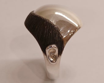 BALD HEAD memento mori silver ring acting like a mirror to remind you about enjoying life before to think about death. Contemporary jewelry